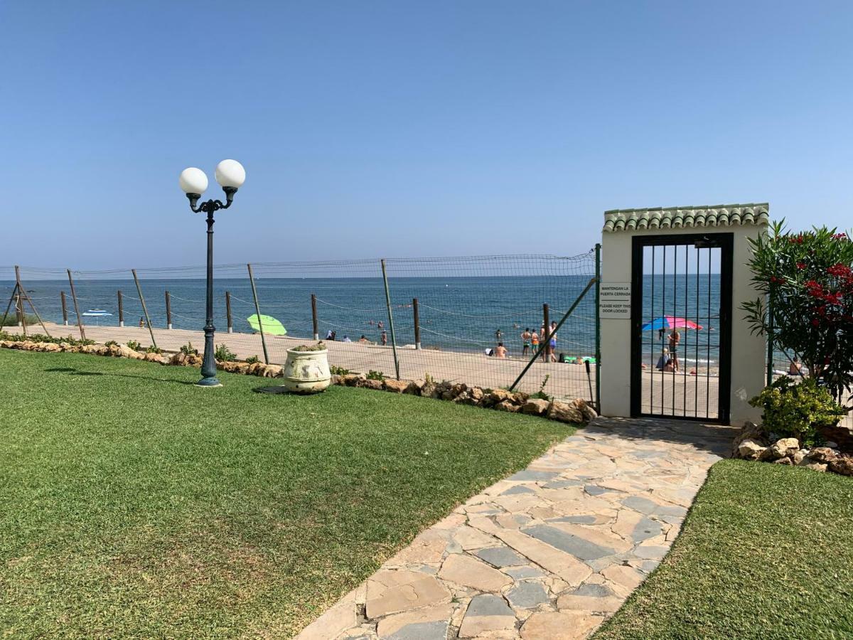 Apartament Aguamarina On The Beach Front Apartment Михас Коста Екстериор снимка